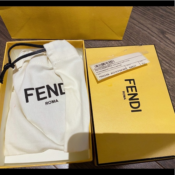 Fendi Keyring (red YES) - Picture 4 of 6